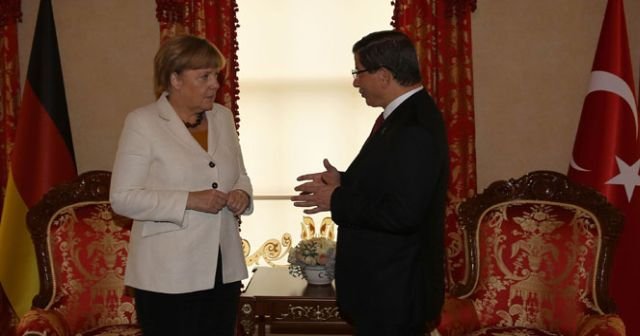 Angela Merkel’in konvoyu, İstanbul trafiğine takıldı