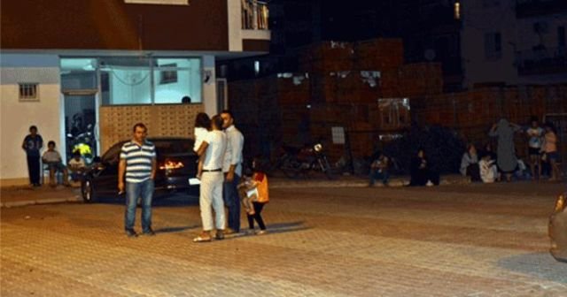 Antalya&#039;daki deprem halkı sokağa döktü