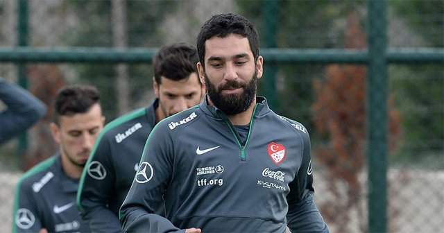 Arda Turan&#039;dan Van Persie&#039;ye cevap