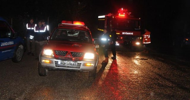 Bartın’da askeri araç ırmağa devrildi