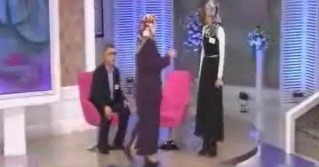 Beklediği talibi babası çıktı! Canlı yayında olay
