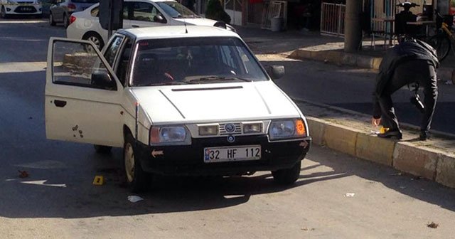 Boşandığı eşinin babasını öldürdü, kızını yaraladı