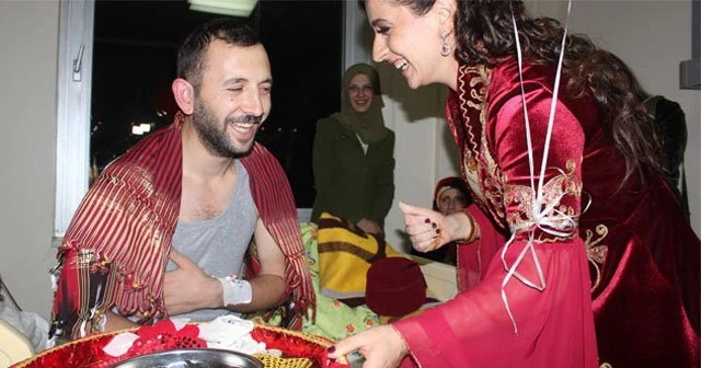 Damat hastalanınca gelin kınayı acil serviste yaptı