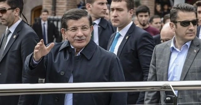 Davutoğlu'ndan şehit ailesine ziyaret
