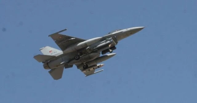Ege'de Türk jetlerine taciz