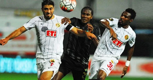 Eskişehirspor, Akhisar Belediyespor'a mağlup oldu