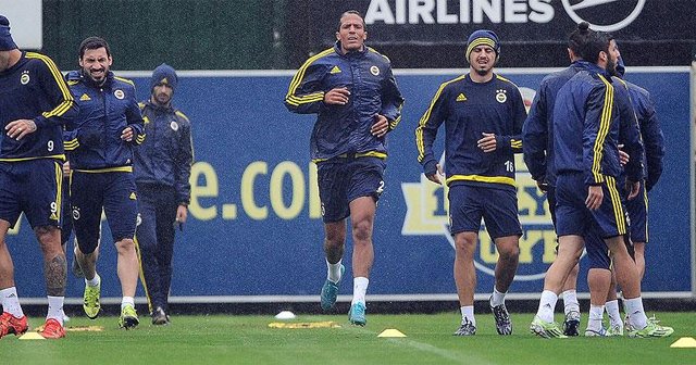 Fenerbahçe&#039;de derbi mesaisi başladı