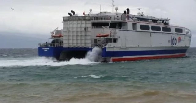 Feribot iskeleye çarptı