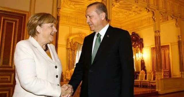 FT yazarı Erdoğan'ın gülüşünden rahatsız oldu