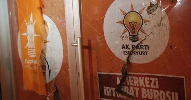 İki ilçede AK Parti binasına saldırı girişimi