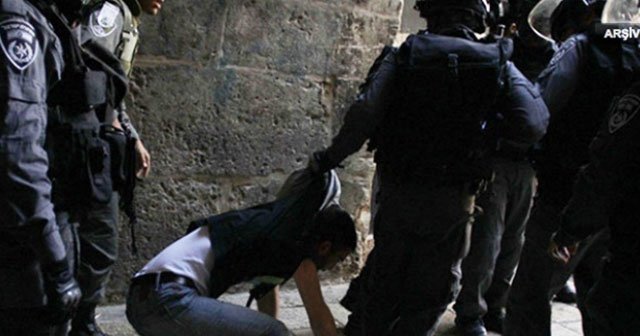 İsrail polisi 3 Filistinli&#039;yi gözaltına aldı