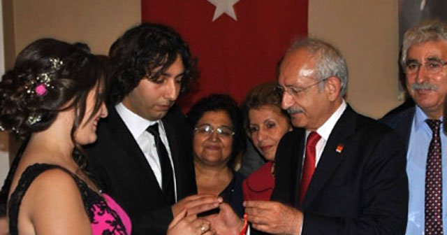 Kılıçdaroğlu, iki gencin nişan yüzüklerini taktı