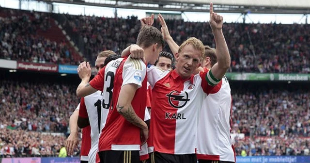Kuyt hat-trick yaptı