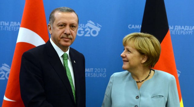 Merkel&#039;in ziyareti Almanya&#039;yı karıştırdı