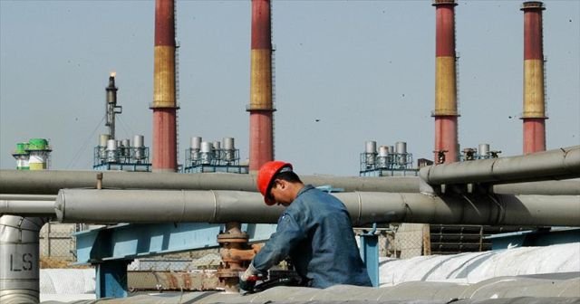 Petroldeki düşüş Körfez&#039;de bütçe dengesini bozuyor