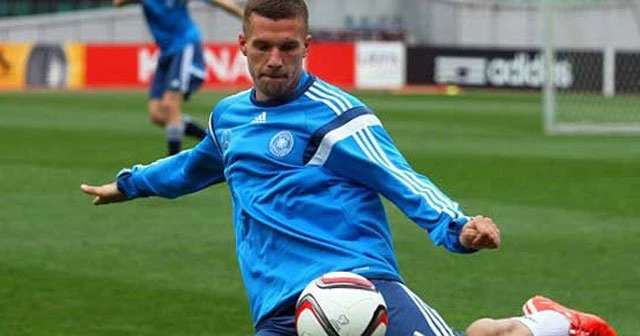 Podolski sakatlandı!