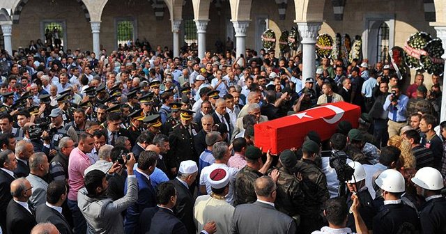 Şehit polis memuru Erbay&#039;ın cenazesi toprağa verildi