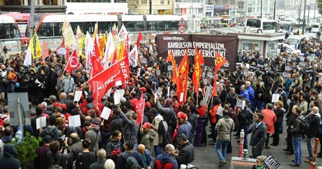 Sirkeci’den Beyazıt’a yürümek isteyen gruba polis izin vermedi