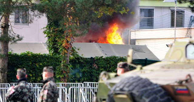 Slovenya’da mültecilerin çadırları yandı