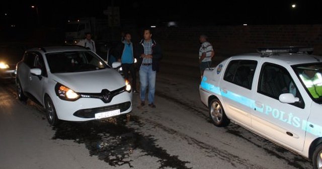 Trafik polisine çarpıp kaçtı