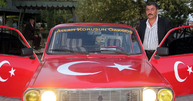 Türk bayrağı sevdasını otomobiline yansıttı