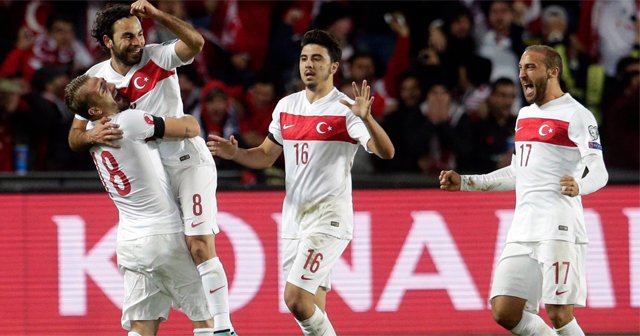 Türkiye Çekler&#039;i 2-0 mağlup etti