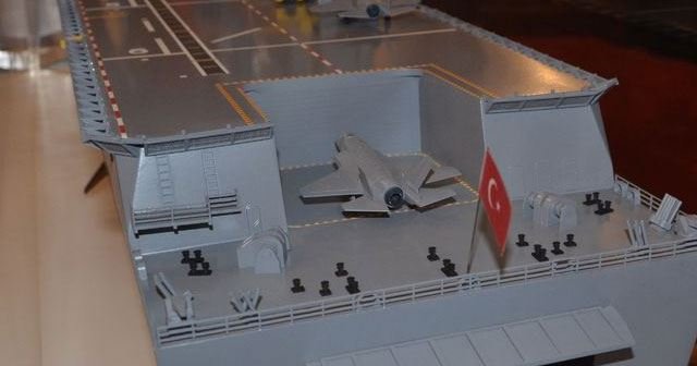 Türkiye&#039;nin en büyük askeri gemisi için imzalar atıldı