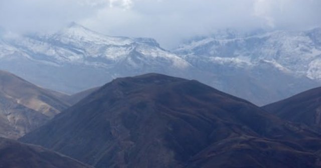 Van ve Hakkari&#039;de mevsimin ilk karı yağdı