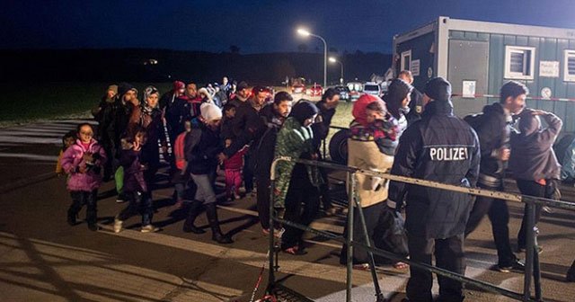 Almanya&#039;da 10 ayda 758 bin sığınmacının kaydı yapıldı