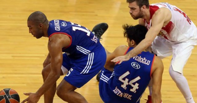 Anadolu Efes elindeki maçı kaçırdı