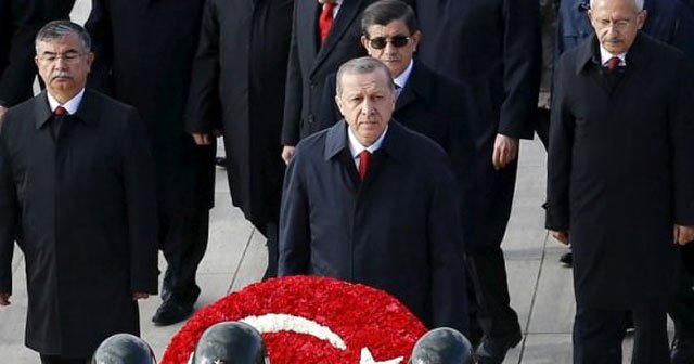 İki isim Anıtkabir&#039;deki törene katılmadı!