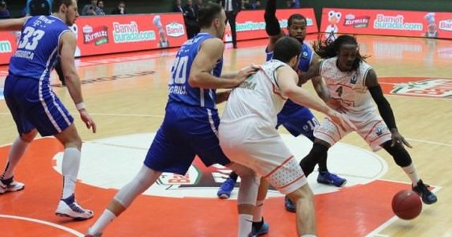 Banvit evinde rahat kazandı