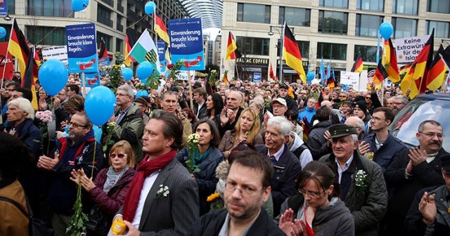 Berlin&#039;de sığınmacı politikası protesto edildi