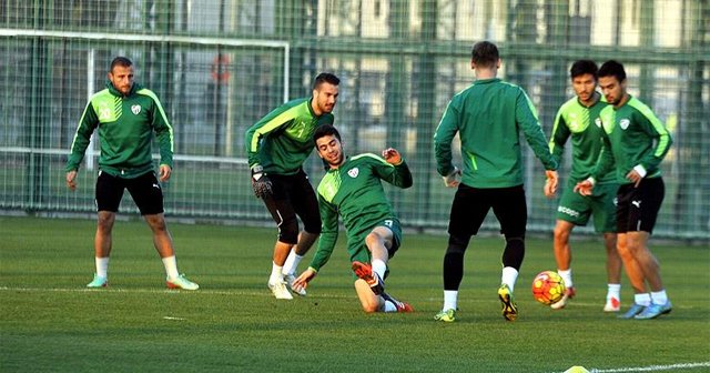 Bursaspor, Beşiktaş maçına &#039;Arena&#039;da hazırlanıyor