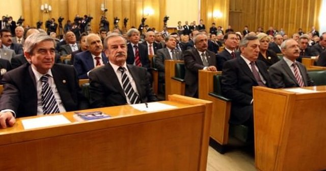 Eski CHP&#039;lilerden parti yönetimine sert bildiri