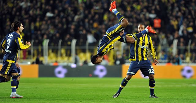 Fenerbahçe, Trabzonspor&#039;u yenerek lider oldu