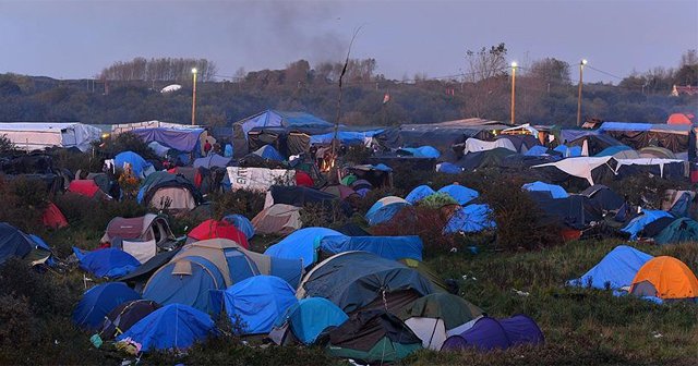 Fransa'da sığınmacıların yaşadığı kamp alanında yangın çıktı