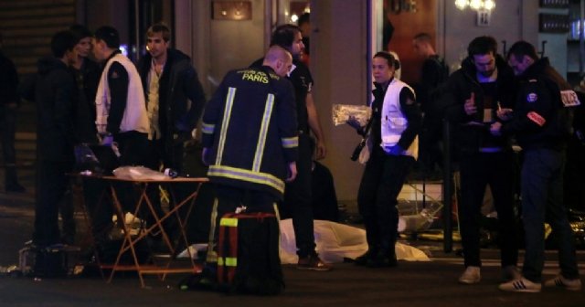 Paris&#039;te 7 ayrı saldırı, en az 160 kişi hayatını kaybetti