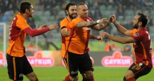 Galatasaray yenildi, Sneijder rekor kırdı