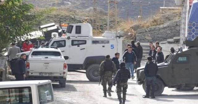 Hakkari&#039;de asker ve polise saldırı, 2 şehit