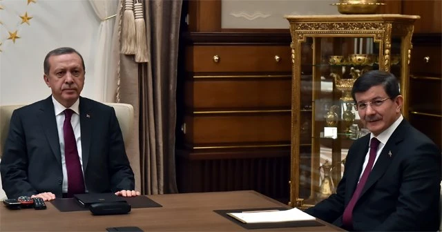 Hükümeti kurma görevi Davutoğlu'nda