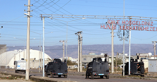 İdil’de yol kapatan YDG-H’li gruba polis müdahalesi