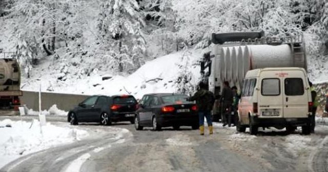 Ilgaz Dağı&#039;nda kar ulaşımı aksattı