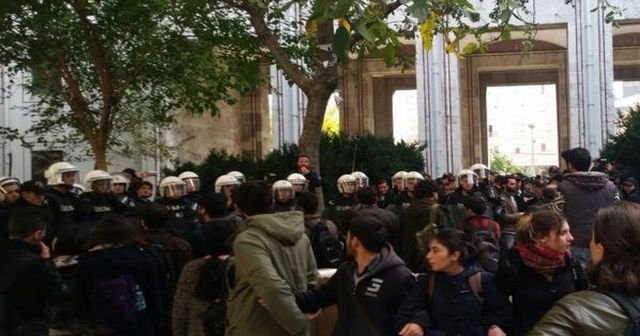 İstanbul Üniversitesi&#039;nde polis müdahalesi