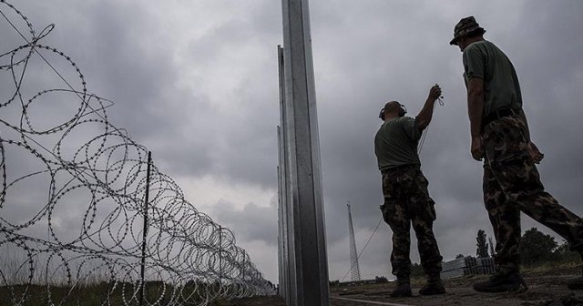 Macaristan&#039;dan Makedonya&#039;ya tel örgü yardımı