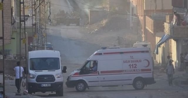 Mardin&#039;de polis aracına hain saldırı