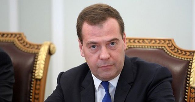 Medvedev&#039;den Davutoğlu&#039;na jet yanıt!