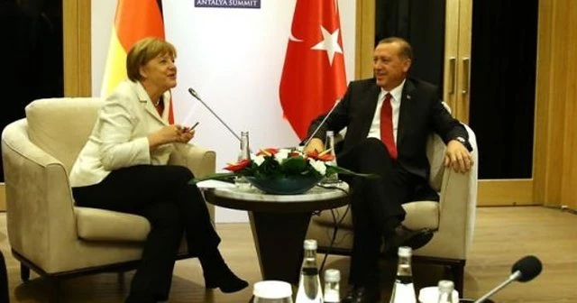 Merkel'den Türkiye'ye övgü