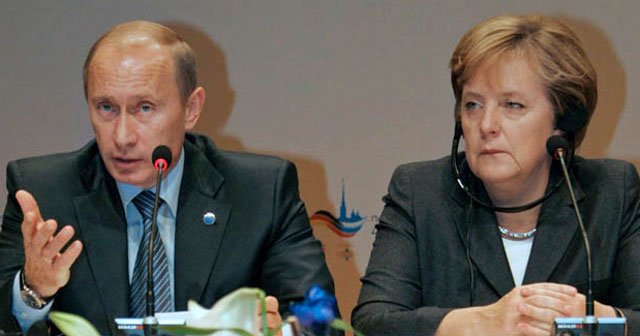 Putin ve Merkel Suriye’yi görüştü