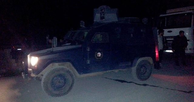 Şanlıurfa&#039;da polis aracına silahlı saldırı, 1 şehit